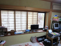 収納が1間巾の押入れしかなく、ご家族の趣味(パソコン、ピアノ、本)のもので一杯でした。